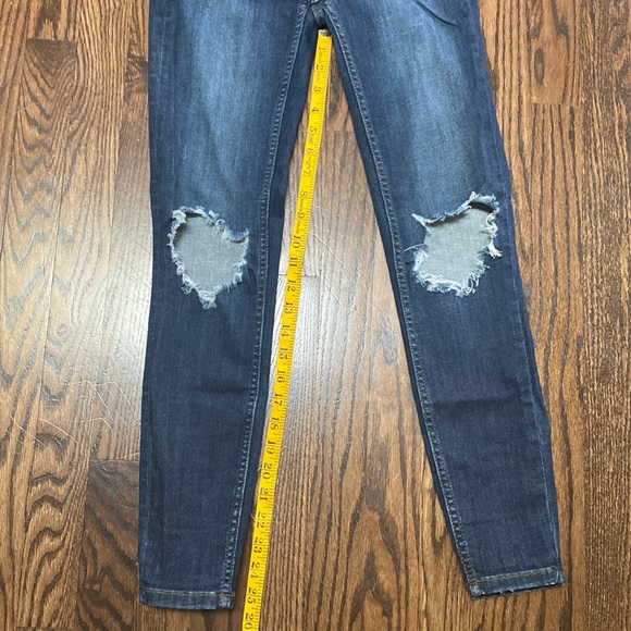 Free People Skinny Women’s Distressed Jeans in Blue Wash. size 25 - Picture 11 of 11